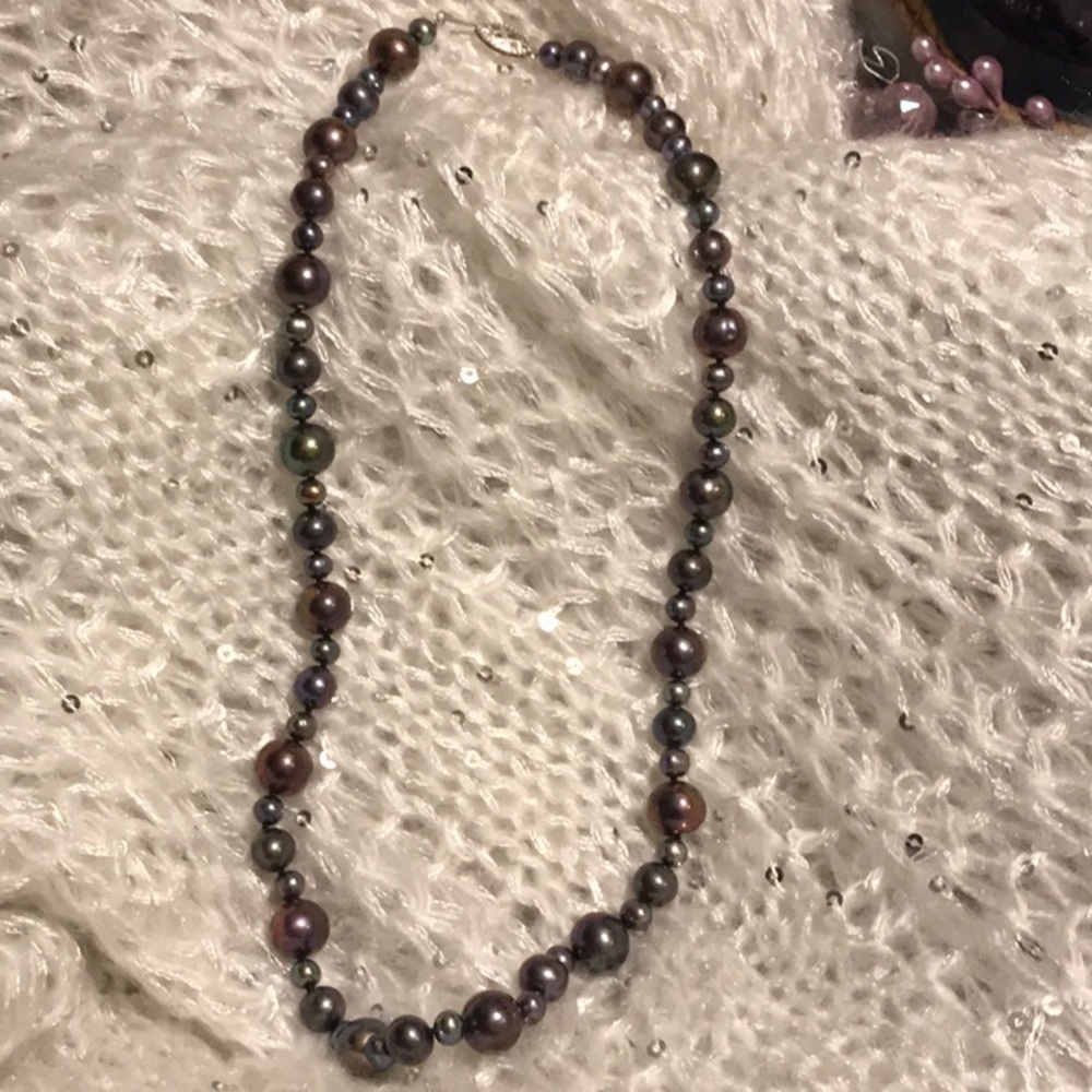 Genuine Tahitian pearls in their beautiful mixed tones.
